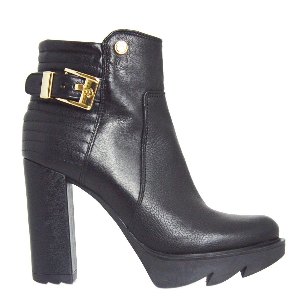 Love Moschino tronchetti in pelle con finiture in pelle trapuntata.