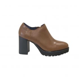 CALLAGHAN SLIP ON NARAVNA