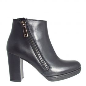 ARCHYVE' ANKLE BOOTS